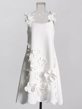 Mini-robe unie amincissante à fleurs
